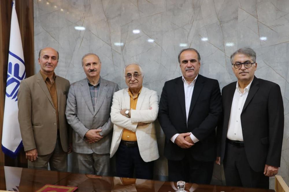 تجلیل رییس دانشگاه مازندران از شاعر و منتقد برجسته ایران