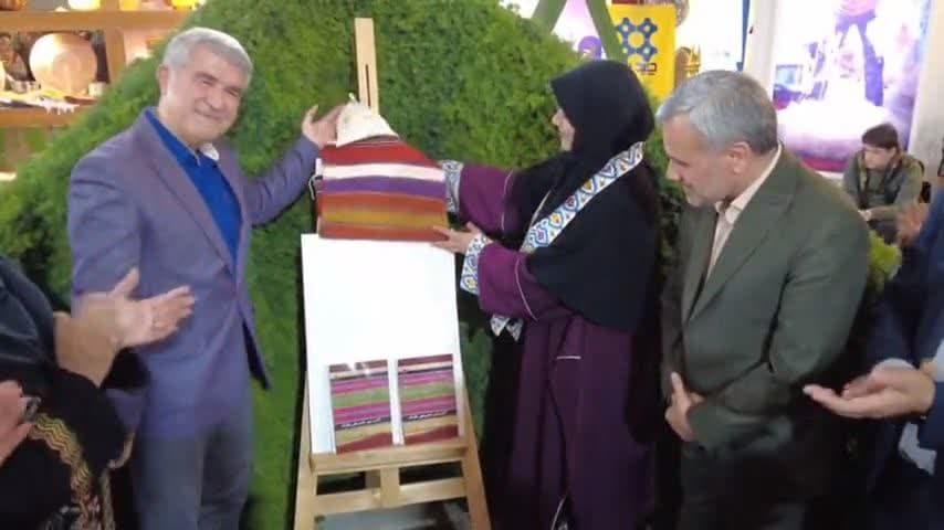 رونمایی از کتاب عضو هیات علمی دانشگاه مازندران در سیوهفتمین نمایشگاه بینالمللی صنایعدستی تهران